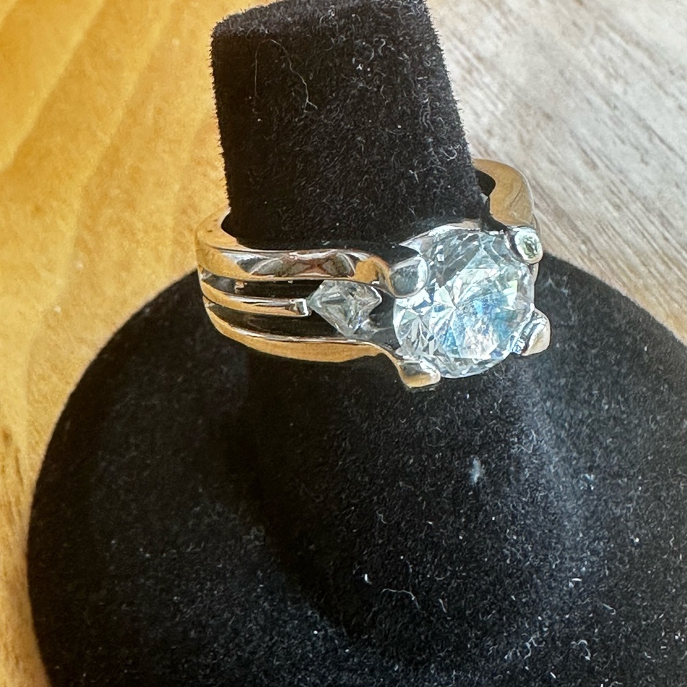 Ring - Picture 2 of 3